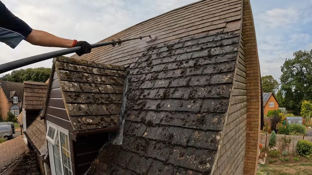Roof Pressure Cleaning​​